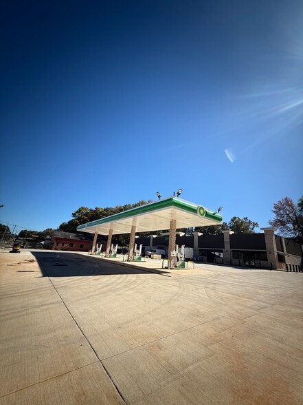 Primary Photo Of 3843 Glenwood Rd, Decatur Convenience Store For Lease