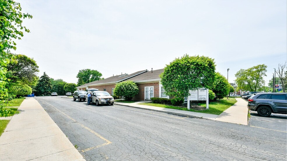 More Photos Of 4701-4731 W Midlothian Tpke, Crestwood Office For Sale