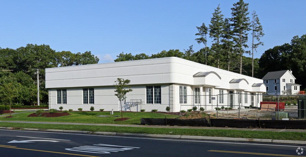 More Photos Of 450 Old Country Rd, Riverhead Office For Lease