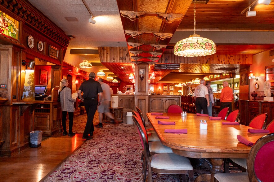 More Photos Of 1800 N Palm Canyon Dr, Palm Springs Restaurant For Sale