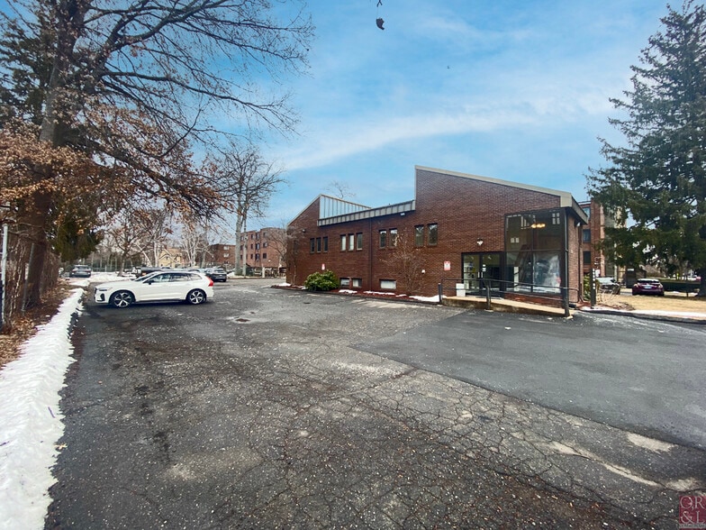 More Photos Of 290-294 Collins St, Hartford Medical For Lease
