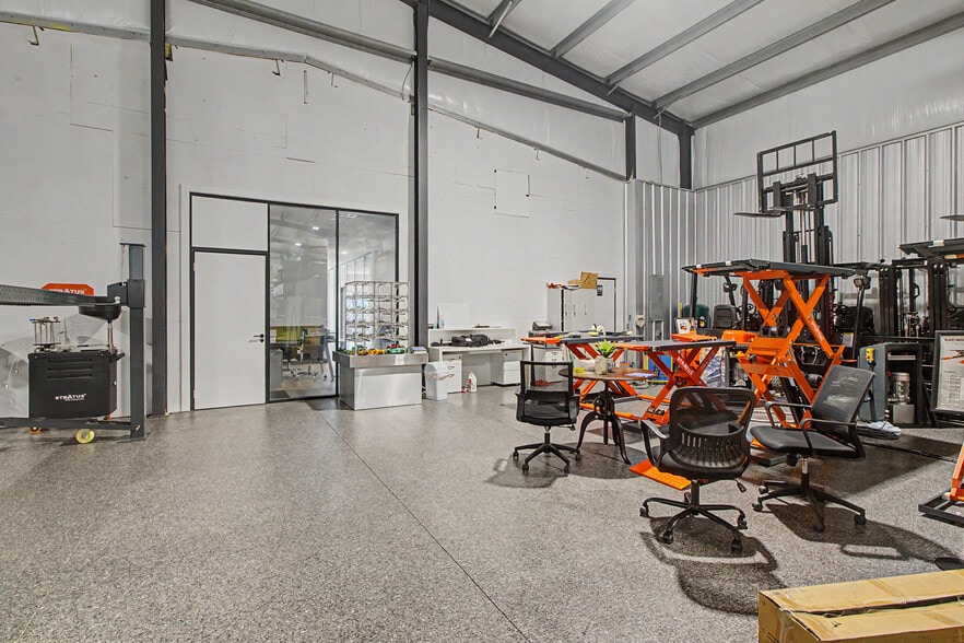 More Photos Of 4036 Gulfstream Dr, Bryan Industrial For Lease