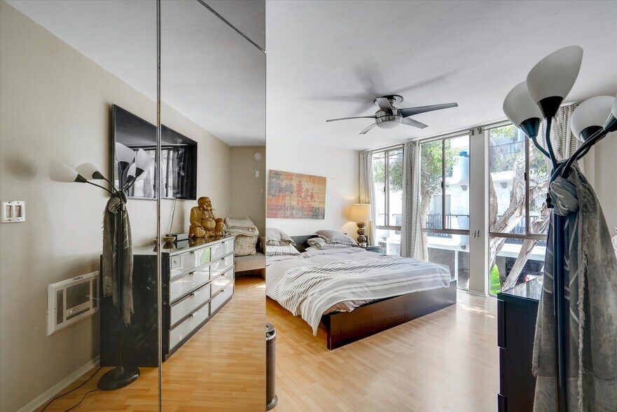 More Photos Of 14 Mast, Marina Del Rey Apartments For Sale