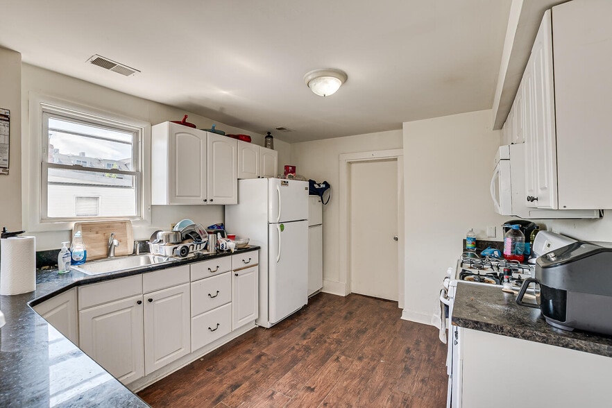 More Photos Of 173 Hamilton St, New Brunswick Specialty For Sale