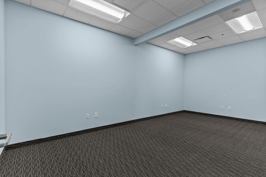 More Photos Of 6740 Rock Spring Rd, Wilmington Office For Lease