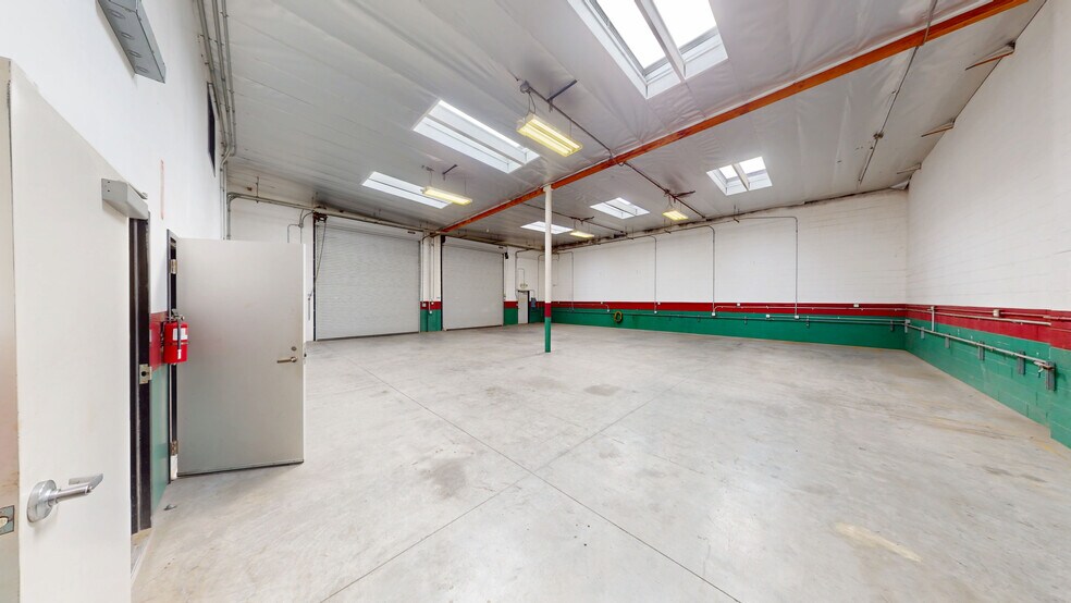 More Photos Of 2345 Walnut Ave, Signal Hill Manufacturing For Lease