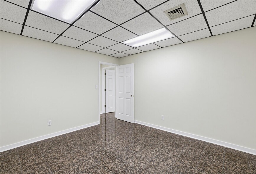 More Photos Of 1801 N Meridian Rd, Tallahassee Office For Lease