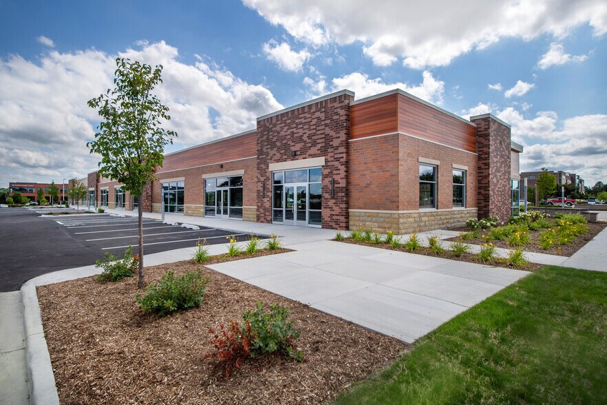 More Photos Of 350 Discovery Dr, Brookfield General Retail For Lease