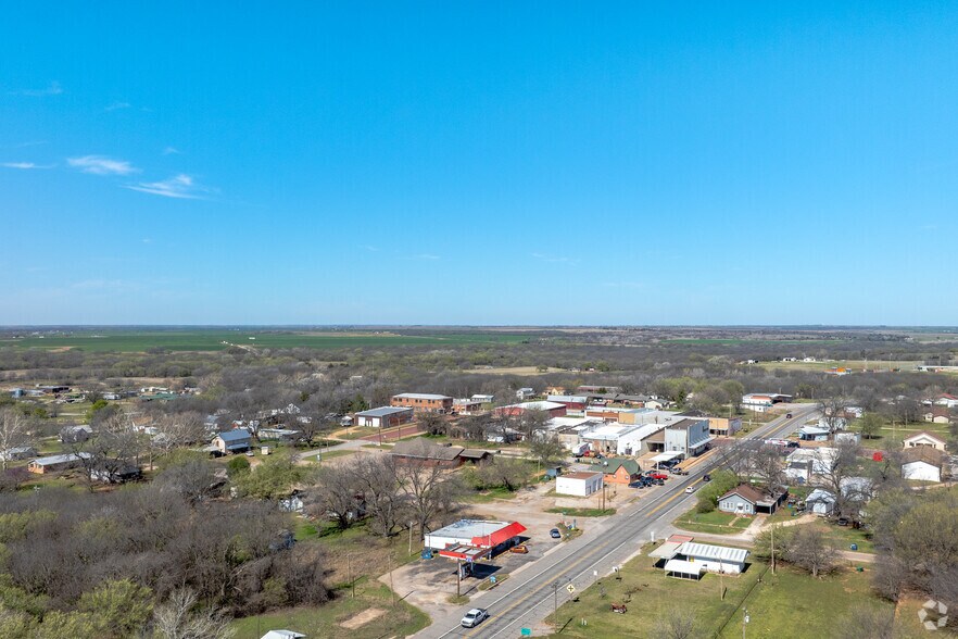 More Photos Of 1201 6th St, Ryan General Retail For Sale