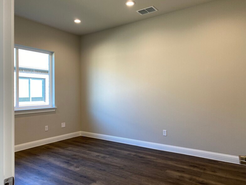 More Photos Of 2601 Little Elm Pky, Little Elm Office For Sale