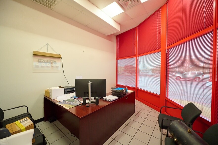 More Photos Of 1902 E Central Texas Expy, Killeen Auto Dealership For Sale