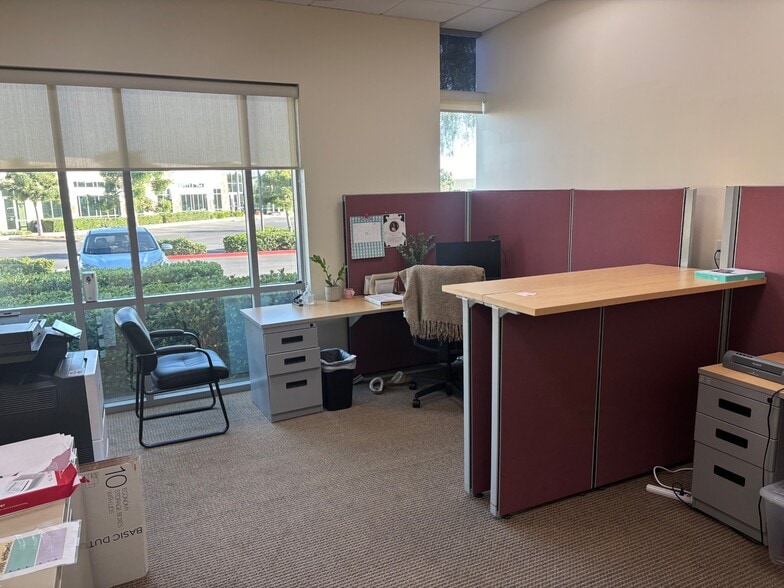 More Photos Of 2780 Gateway Rd, Carlsbad Office For Sale