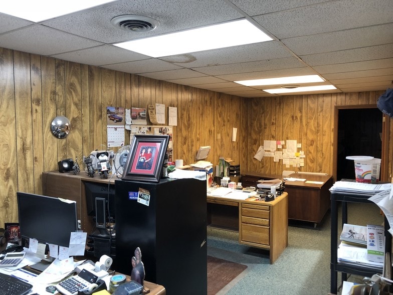 More Photos Of 3310 NW Loop 338, Odessa Warehouse For Lease