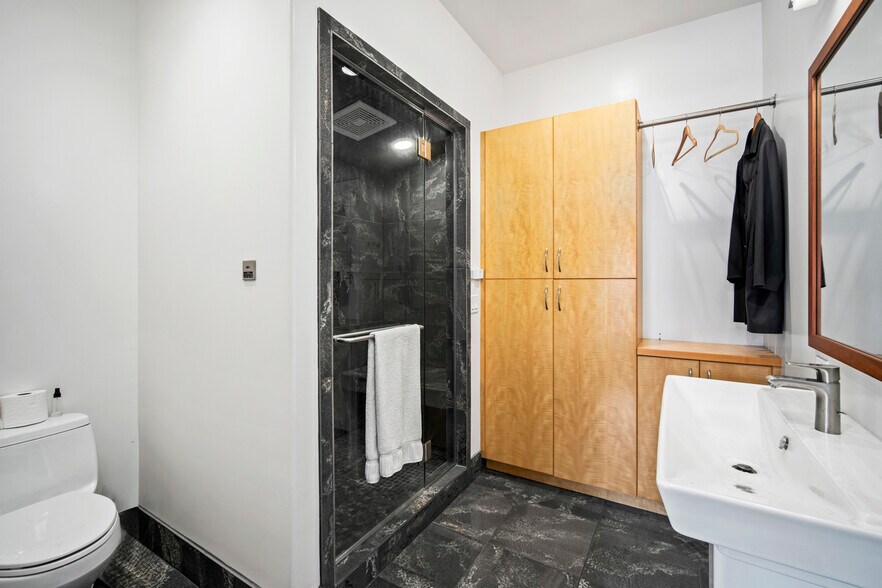 More Photos Of 3113 Olu St, Honolulu Office For Sale