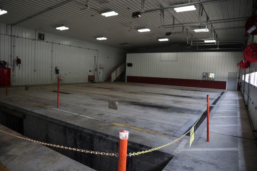 More Photos Of 101 E End Rd, Brownsville Warehouse For Sale