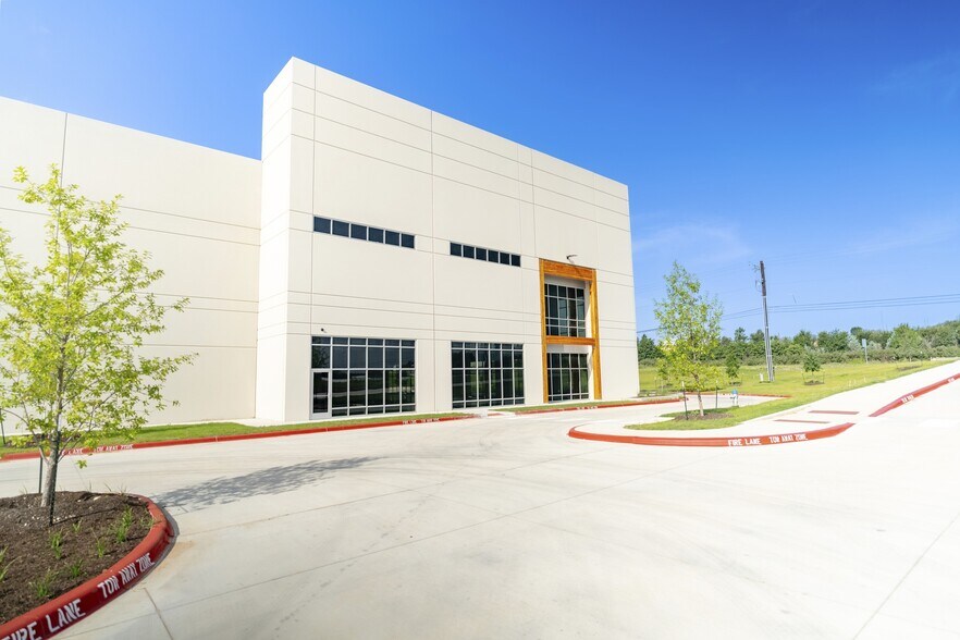 More Photos Of 3000 N-IH 35 NB, Georgetown Unknown For Lease