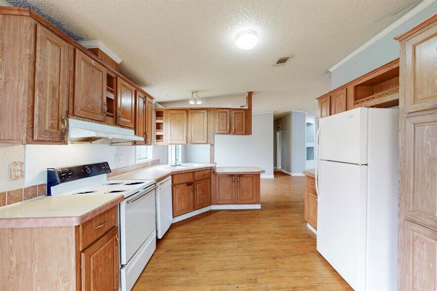 More Photos Of 262 Highway 290 E, Elgin Specialty For Sale