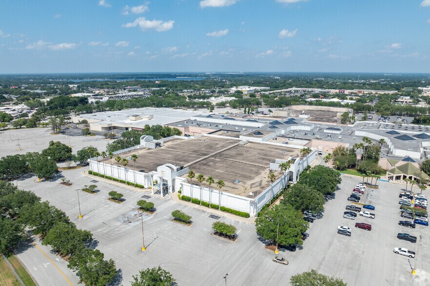More Photos Of 3520 US Highway 98 N, Lakeland Department Store For Lease