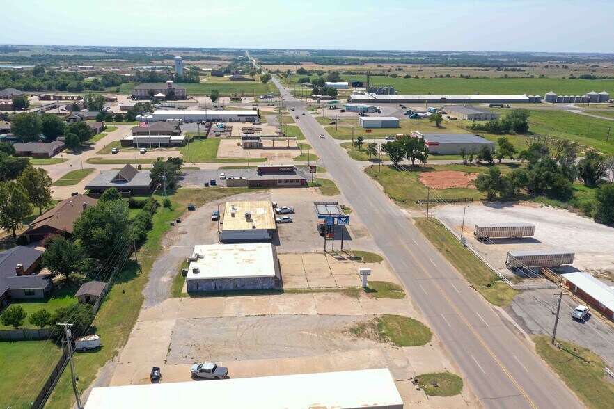 More Photos Of 400 E Jack Choate Ave, Hennessey Office For Sale