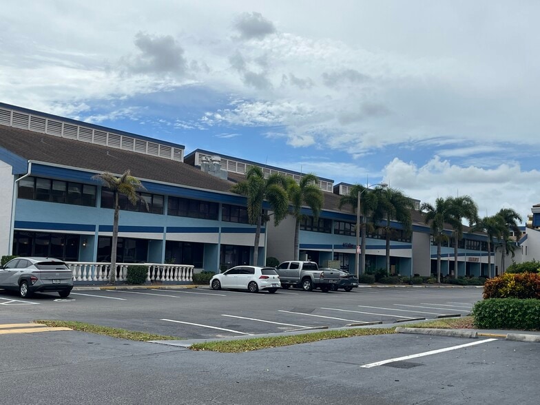 More Photos Of 12995 S Cleveland Ave, Fort Myers Unknown For Lease