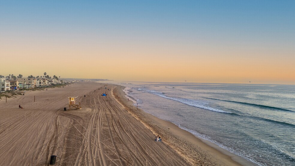 More Photos Of 16902 Pacific Coast Hwy, Huntington Beach Restaurant For Sale