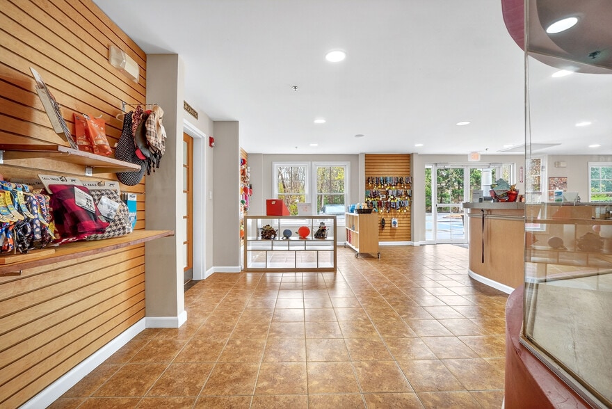 More Photos Of 140 Summer St, Holliston Veterinarian Kennel For Sale