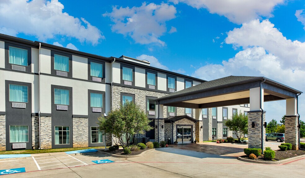 More Photos Of 615 City Center Way, Longview Hotel For Sale