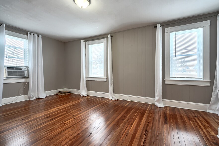 More Photos Of 16-18 Sudbrook Ln, Pikesville Office Residential For Sale