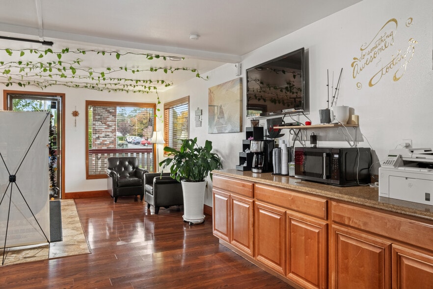More Photos Of 122 SW Interstate Ave, Chehalis Hotel For Sale
