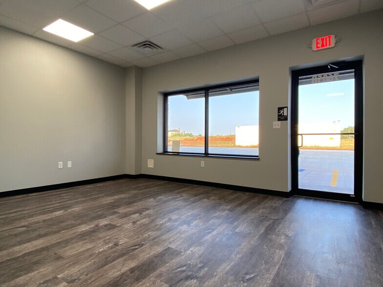 More Photos Of 7605 NW 79th Pl, Oklahoma City Industrial For Lease