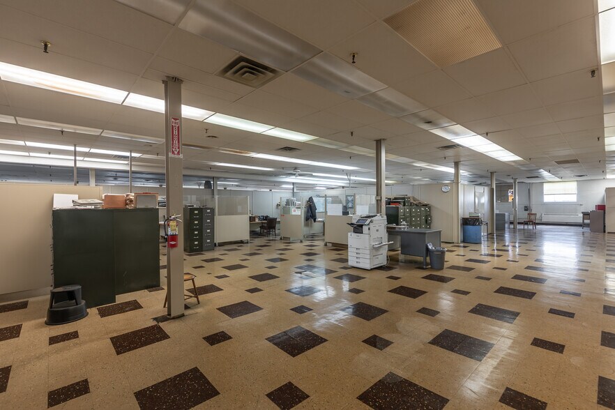 More Photos Of 24000 Lakeland Blvd, Euclid Manufacturing For Sale