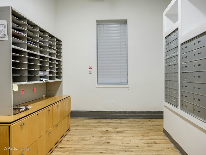 More Photos Of 3045-3047 N Lincoln Ave, Chicago Loft Creative Space For Lease
