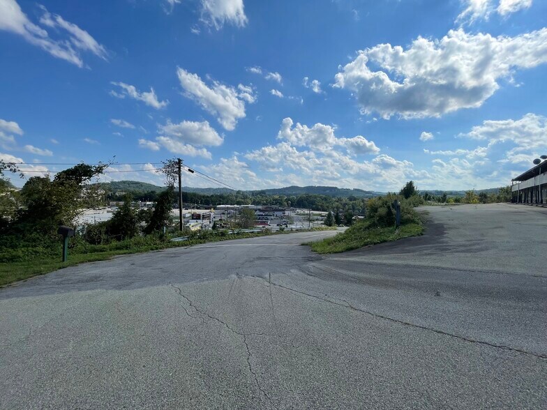 More Photos Of 126 Miller Ln, Waynesburg Hotel For Sale