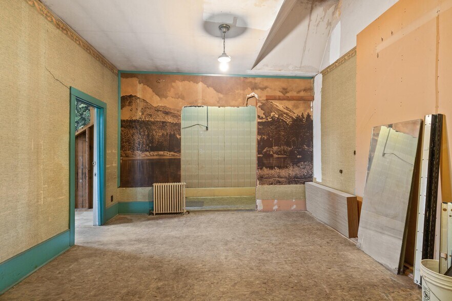 More Photos Of 315 E Main St, Waupun General Retail For Sale