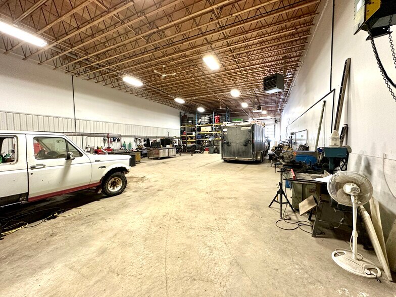 More Photos Of 4630 61 St, Red Deer Warehouse For Lease