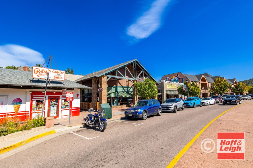 More Photos Of 924 Manitou Ave, Manitou Springs Bar For Sale
