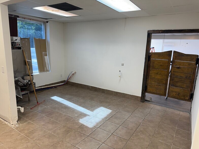 More Photos Of 12953 N Wintzell Ave, Bayou La Batre Restaurant For Sale