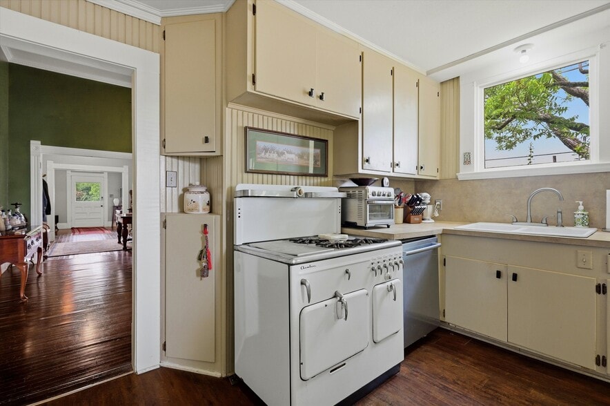 More Photos Of 202 E Main St, Celina Flex For Sale