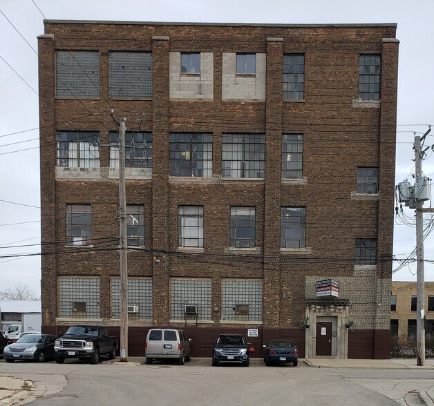 More Photos Of 3065 N Rockwell St, Chicago Industrial For Sale
