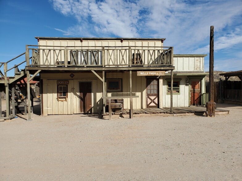 More Photos Of 331 W Rockspring Ln, Benson Movie Radio TVStudio For Sale