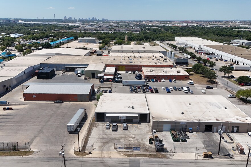 More Photos Of 1053 Grubb St, San Antonio Service For Sale