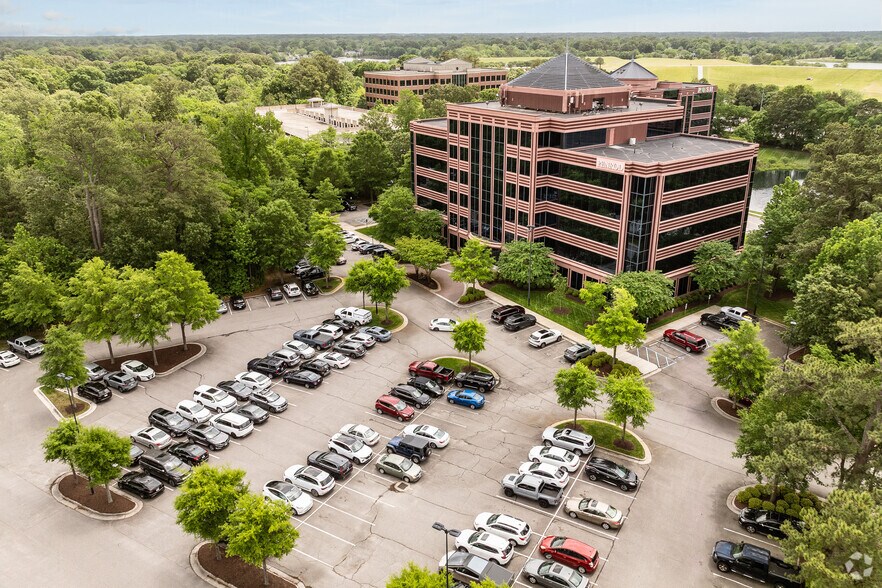 More Photos Of 272 Bendix Rd, Virginia Beach Unknown For Lease