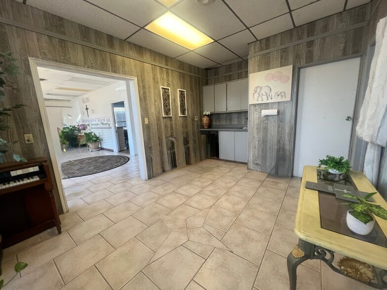 More Photos Of 3200 E Reno Ave, Oklahoma City Freestanding For Sale