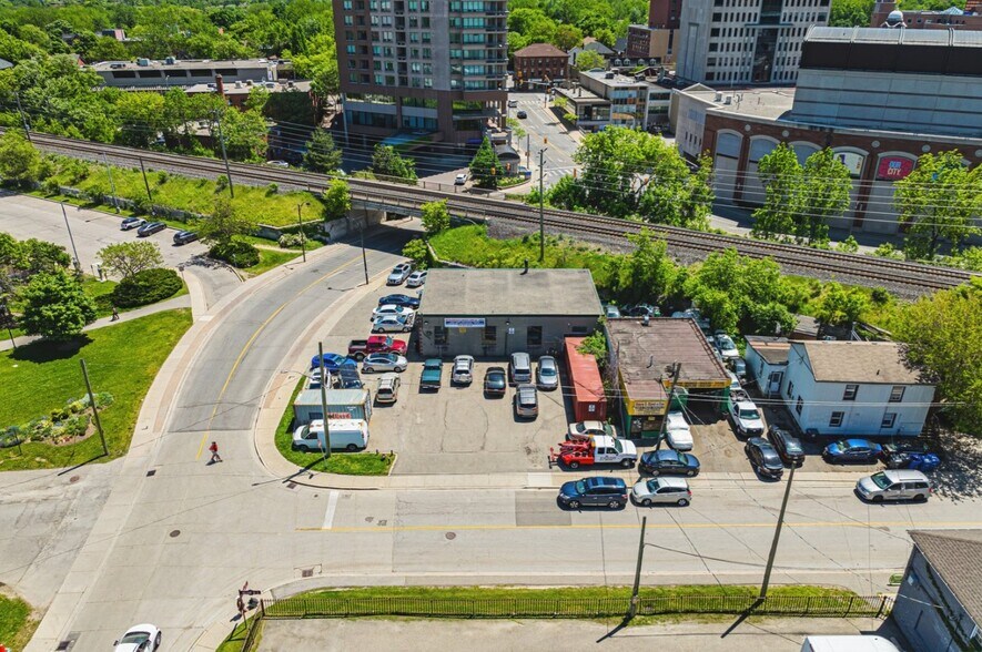 More Photos Of 21 Union St, Brampton Auto Repair For Sale