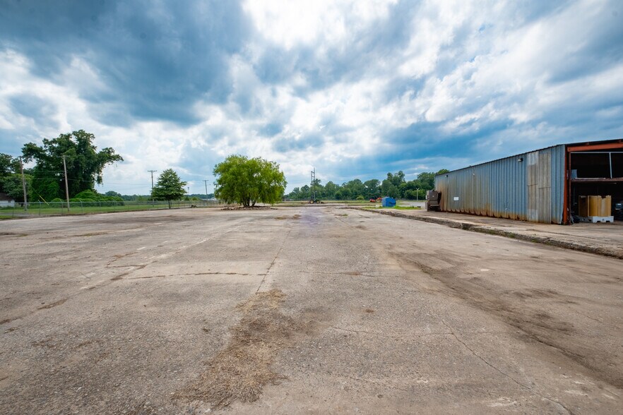 More Photos Of 714 Calhoun St, Little Rock Industrial For Sale