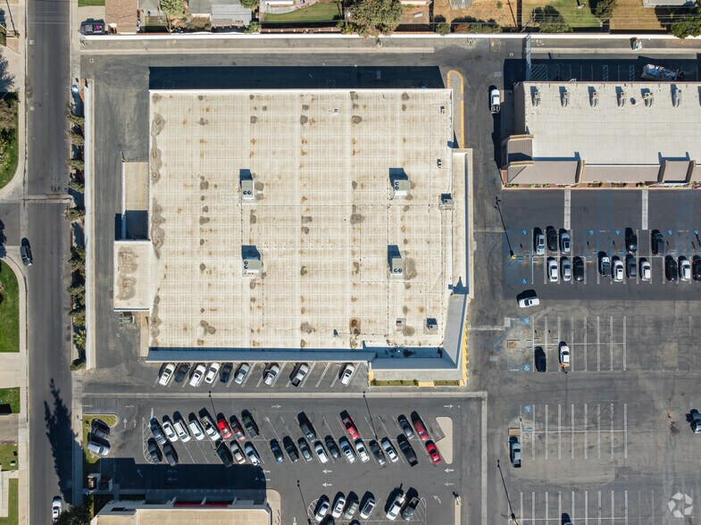 More Photos Of 3792 Ming Ave, Bakersfield General Retail For Sale