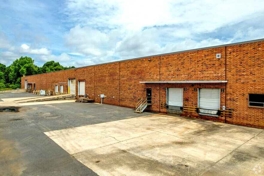 More Photos Of 11900 Steele Creek Rd, Charlotte Warehouse For Sale