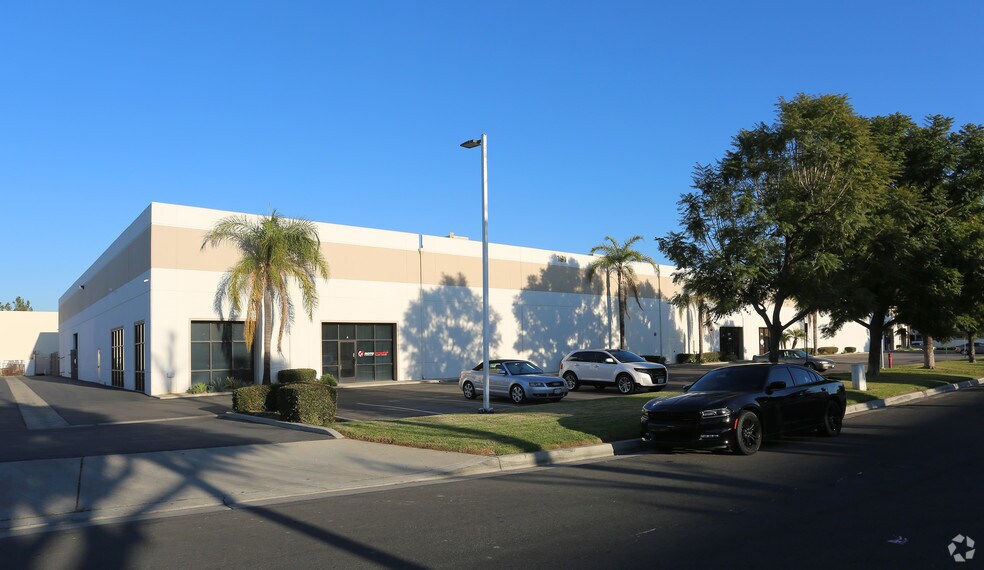 More Photos Of 191 Granite St, Corona Warehouse For Lease