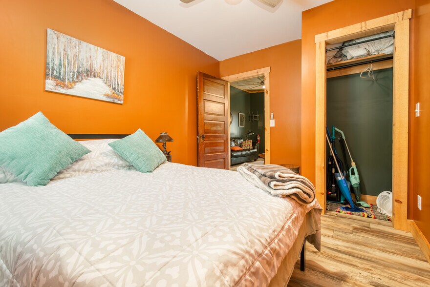 More Photos Of 541 Spruce St, Thomas Flex For Sale