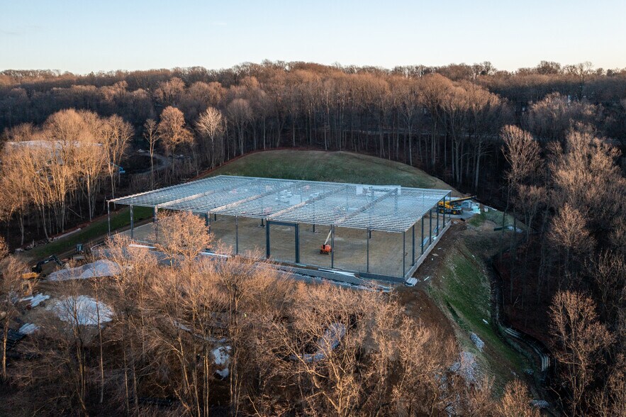 More Photos Of 70 Three Tun Rd, Malvern Light Distribution For Lease